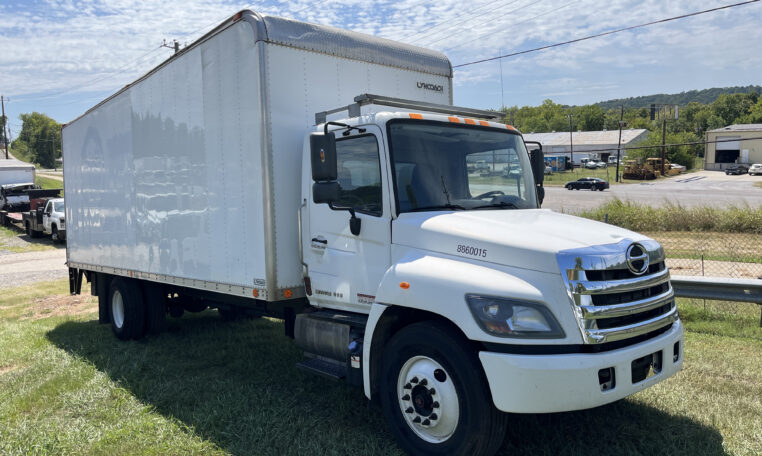 2019 HINO 268A