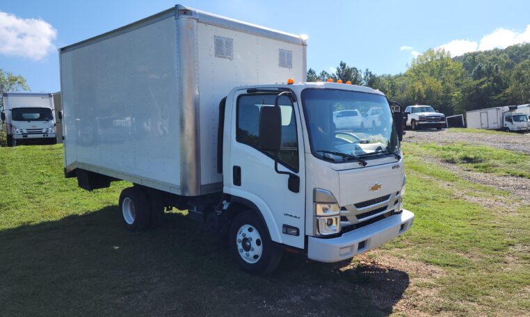 2023 ISUZU NPR