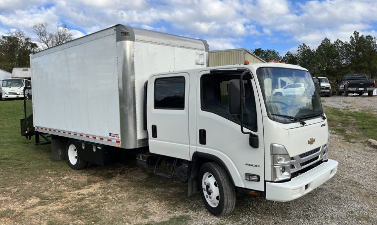 2023 ISUZU NPR HD