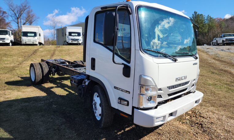 2023 ISUZU NPR HD