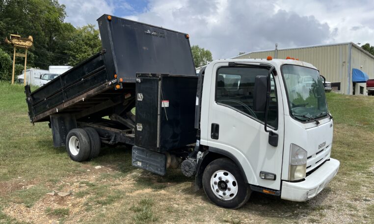 2013 ISUZU NPR HD