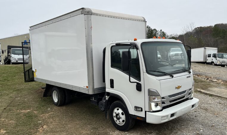 2023 ISUZU NPR