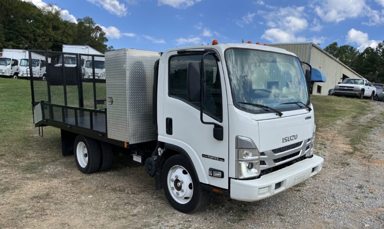 2024 ISUZU NPR HD