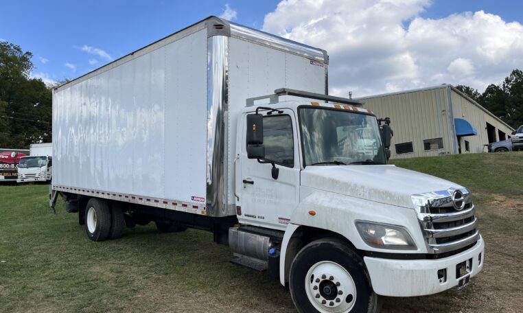 2020 HINO 268 26' VAN BODY